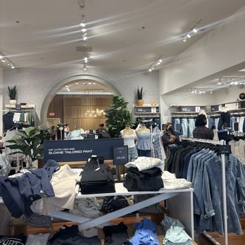 Abercrombie & Fitch - Women's Clothing Near Me - Burlingame, California Abercrombie & Fitch - Women's Clothing Near Me - Burlingame, California