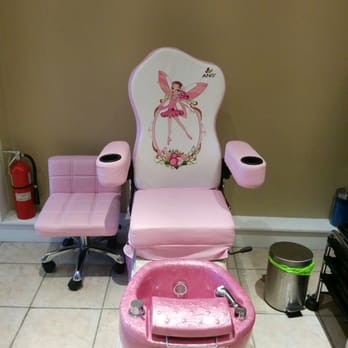 ID Luxury Med Spa - Kids pedicure chair - Medical Spas Near Me - Mississauga, Ontario ID Luxury Med Spa - Kids pedicure chair - Medical Spas Near Me - Mississauga, Ontario