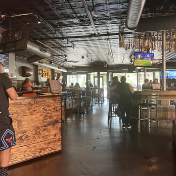 Deja Brew Bar & Grill - Inside seating - Bars Near Me - Oak Lawn, Illinois