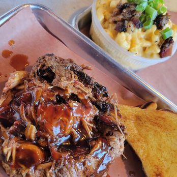 Apocalypse BBQ - Pulled pork with loaded mac and cheese - Food Trucks Near Me - Miami, Florida
