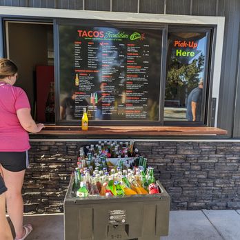 Tacos Tecalitlan - Outside Ordering Window - Food Trucks Near Me - Burlington, Washington Tacos Tecalitlan - Outside Ordering Window - Food Trucks Near Me - Burlington, Washington