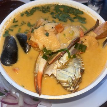 Pupuseria La Familiar - Sopa de mariscos - Salvadoran Near Me - Wheaton, Maryland