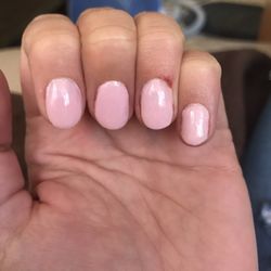 R & C Nail Art - The nails do not look good and she also cut me.