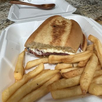 Betty Faye's Cafe - This is supposed to be a pastrami sandwich. - New American Near Me - Corona, California Betty Faye's Cafe - This is supposed to be a pastrami sandwich. - New American Near Me - Corona, California