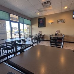 Deno’s Pizza - Dining area