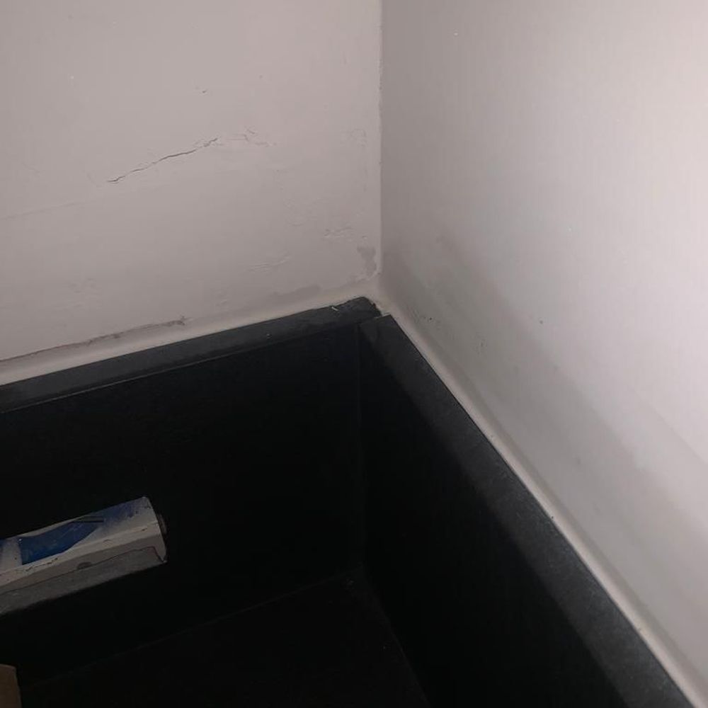 Veria Marble - Cut stone to short and try covering it by using the wrong color caulking - Kitchen & Bath Near Me - Studio City, California Veria Marble - Cut stone to short and try covering it by using the wrong color caulking - Kitchen & Bath Near Me - Studio City, California