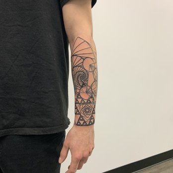 The Edge Tattoo - Tattoo by Angelo @thuctau.art - Tattoo Near Me - South Windsor, Connecticut