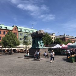 Möllevångstorget - Lots of vendors