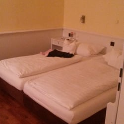 Hotel Combecher - Doppelbett Hauptraum, Drei/Vierbettzimmer 24.