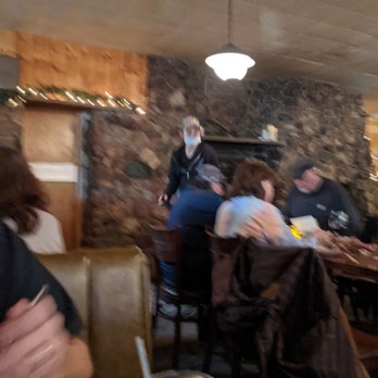 Diamond Point Shadows - Mask not being worn correctly by wait staff and no social distancing - American Near Me - Star Valley, Arizona