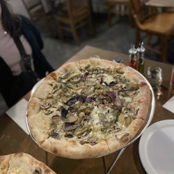 Luccas Pizza - Potato pesto pizza