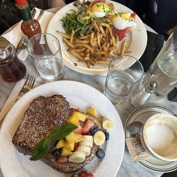 CAFÉ LULUc - Lulucs French Toast and Eggs Florentine - French Near Me - Brooklyn, New York CAFÉ LULUc - Lulucs French Toast and Eggs Florentine - French Near Me - Brooklyn, New York
