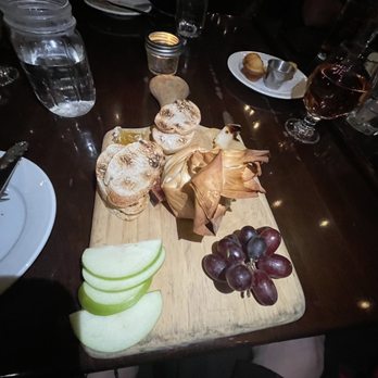 Copperwood Tavern - Baked Brie - New American Near Me - Arlington, Virginia