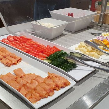 Chicago Marriott Schaumburg - Smoke Salmon anyone? - Hotels Near Me - Schaumburg, Illinois