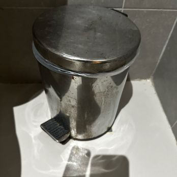 United Airlines - The trash can is disgusting and had old trash inside - Airlines Near Me - Dulles, Virginia