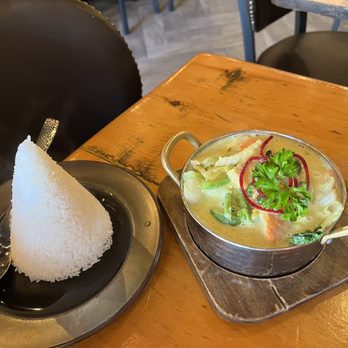 Imm Thai Kitchen - Green curry and jasmine rice - Thai Near Me - Toronto, Ontario Imm Thai Kitchen - Green curry and jasmine rice - Thai Near Me - Toronto, Ontario