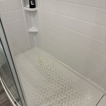Pier Blue Inn - Dirty shower floor - Hotels Near Me - Old Saybrook, Connecticut Pier Blue Inn - Dirty shower floor - Hotels Near Me - Old Saybrook, Connecticut