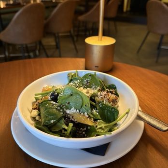 The Ivy Room - Peach Salad - Piano Bars Near Me - New York, New York The Ivy Room - Peach Salad - Piano Bars Near Me - New York, New York