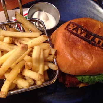 L'Atelier - Chicken sandwich and fries - Canadian (New) Near Me - Quebec City, Quebec