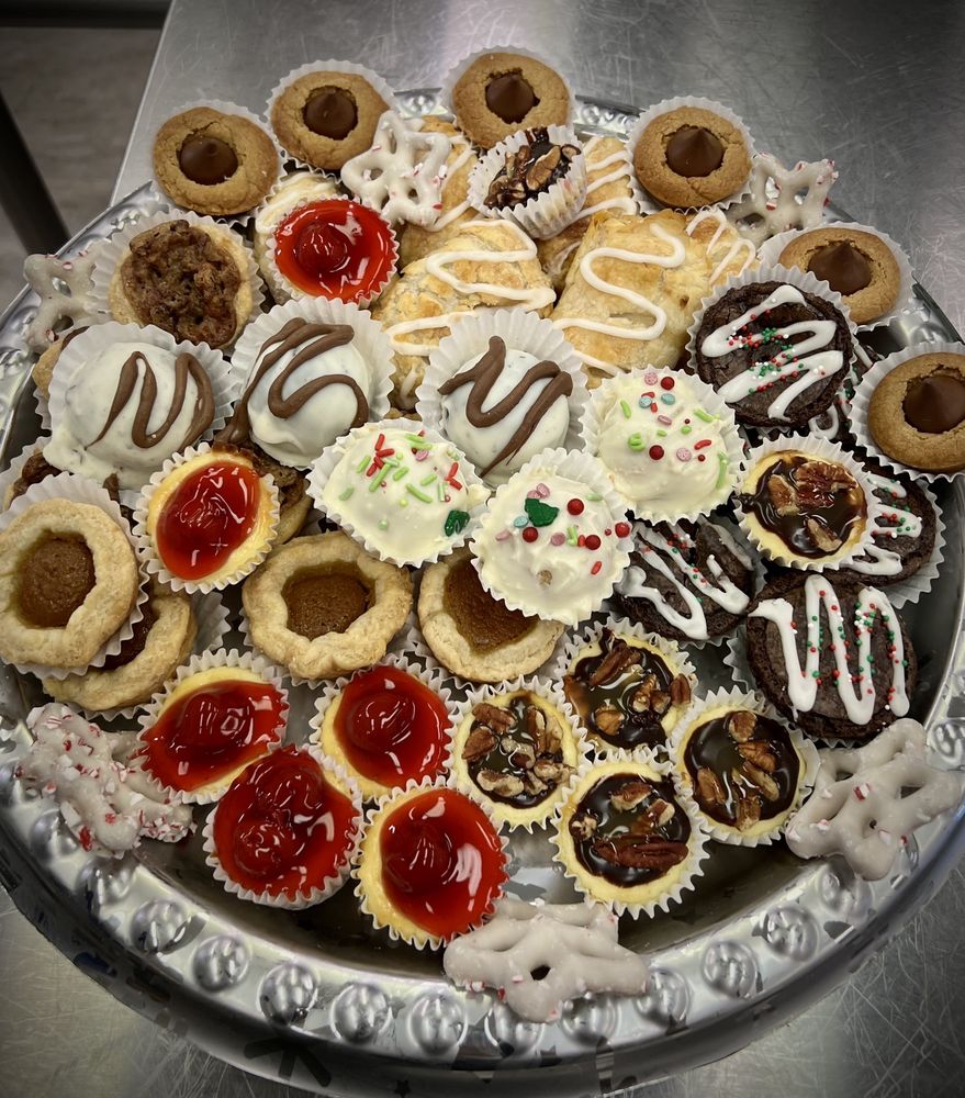 THE BUTLER’S PANTRY Updated September 2024 35 Photos 224 S Green