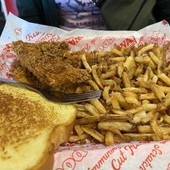 Waldos Chicken and Beer - 3 TENDER BASKET - Chicken Shop Near Me - Miramar Beach, Florida