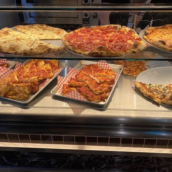 Gentile Pizza Parlour - Pizza Near Me - Montreal, Quebec