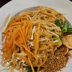Shrimp pad thai