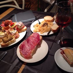 Gozatu - Some pinxos, paella, and jamon