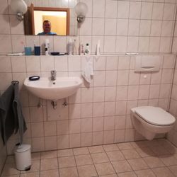 Mühlenladen, Gästehaus u. Landwirtschaft Bernd Walter Hückl - Bad der Ferienwohnung Roggenstube