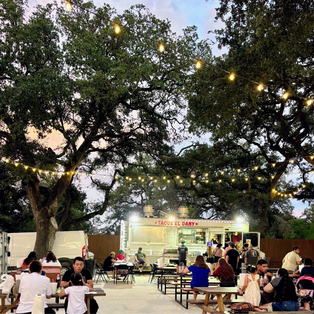 Tacos El Dany - Outside eating area - Tacos Near Me - New Braunfels, Texas Tacos El Dany - Outside eating area - Tacos Near Me - New Braunfels, Texas
