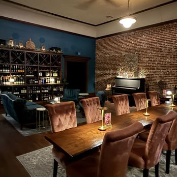 Baron's Table - Inside - Wine Bars Near Me - Tulare, California