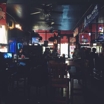 Happy Days Tavern - people sitting at the bar - Sports Bars Near Me - Covington, Kentucky Happy Days Tavern - people sitting at the bar - Sports Bars Near Me - Covington, Kentucky