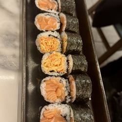Happy hour sushi rolls (4)