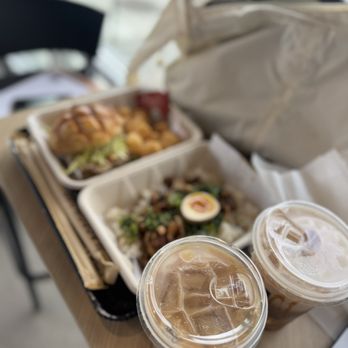 Bopomofo Cafe - Brown Sugar Pudding Milk Tea Taiwanese Fried Chicken Sandwich (1) Honey Roasted Oolong Milk Tea Heritage Braised Pork Belly (1) - Sandwiches Near Me - San Diego, California