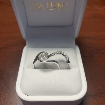 Na Hoku - One or two rings can be worn. Versatile interlocking rings. - Jewelry Near Me - Kailua-Kona, Hawaii