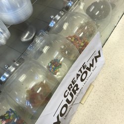 Baskin Robbins - Low on toppings?