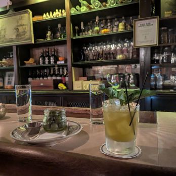 Queen Mary Tavern - Cocktail Bars Near Me - Chicago, Illinois Queen Mary Tavern - Cocktail Bars Near Me - Chicago, Illinois
