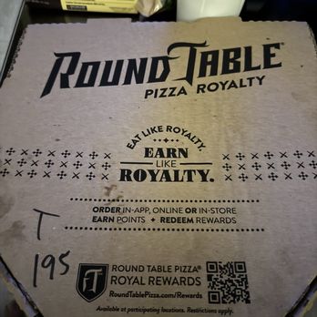 Round Table Pizza - Pizza Near Me - Honolulu, Hawaii