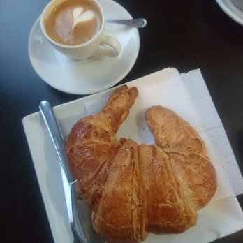 Lisboa - Cortado con bollería - Breakfast & Brunch Near Me - Granada, GR