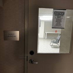 Courtyard by Marriott Oshawa - Laundry room..