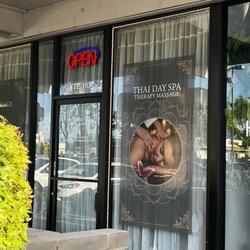 Thai Day Spa - Open sign but rude if you want an appointment.