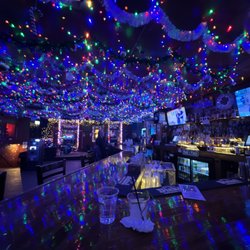 Mom's Place - Bar at the holidays (2023)