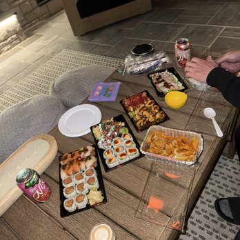 Blowfish Sushi & Ramen - Sushi Bars Near Me - Northfield, Illinois
