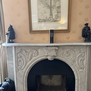 Linden Row Inn - Fireplace in the bedroom of our suite - Hotels Near Me - Richmond, Virginia Linden Row Inn - Fireplace in the bedroom of our suite - Hotels Near Me - Richmond, Virginia