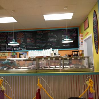 Ba Roos Ice Cream - the interior of a restaurant - Ice Cream & Frozen Yogurt Near Me - Bethany Beach, Delaware