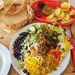 Kombüse - Tacoteller vegetarisch......4 Tortillas, Chips, Salsas und ein riesen Zutatenteller....16€, Top Preis Leistung !