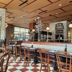 B.B. Italia Bistro & Bar - Dining area