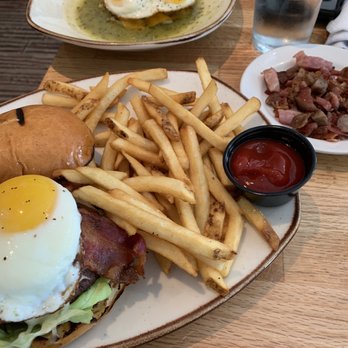 801 Restaurant & Bar - Breakfast Burger (background: Breakfast of Champions) - Bars Near Me - Washington, DC, District of Columbia
