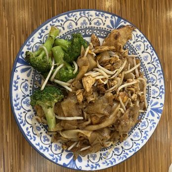 Thai Basil Cuisine - 22. Pad See Ew Chicken Noodle - Thai Near Me - Berkeley, California