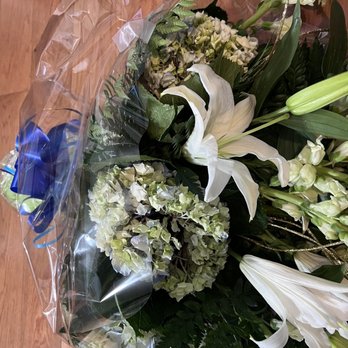 Green Bench Flowers - Wilted flowers - Florists Near Me - Saint Petersburg, Florida Green Bench Flowers - Wilted flowers - Florists Near Me - Saint Petersburg, Florida